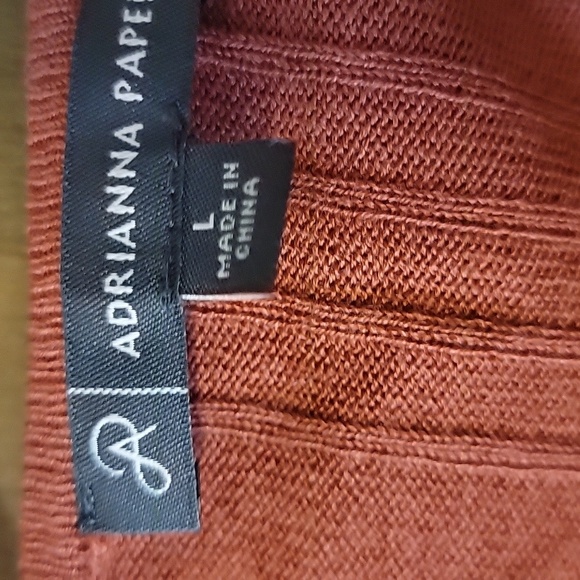 Adriana Papell Rust V-Neck Knit Top - Picture 2 of 4